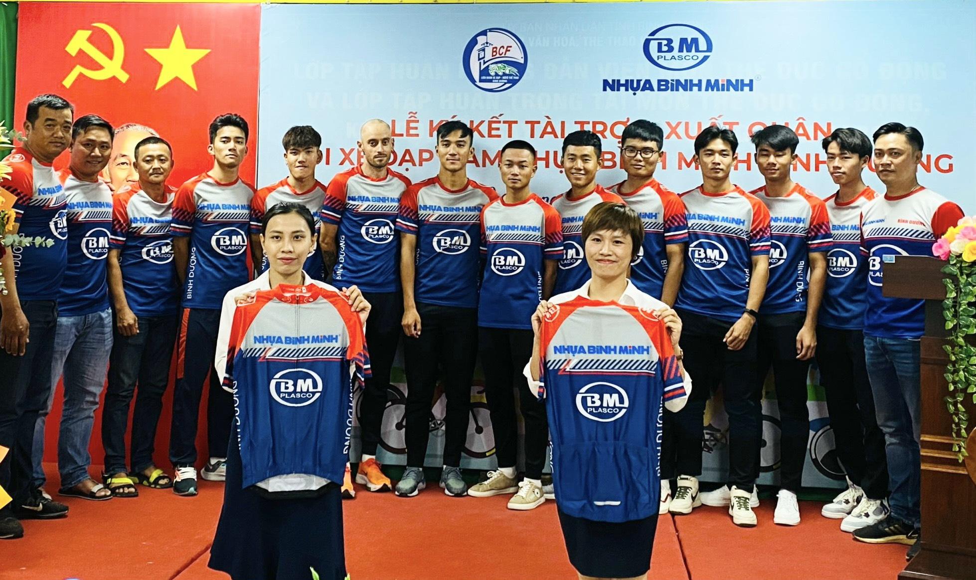 Ra mắt trang phục thi đấu chính thức của đội xe đạp nam Nhựa Bình Minh Bình Dương tại mùa giải mới