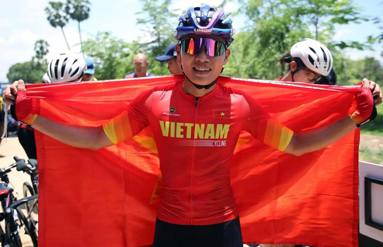 Gặp cô gái vàng của làng đua xe đạp